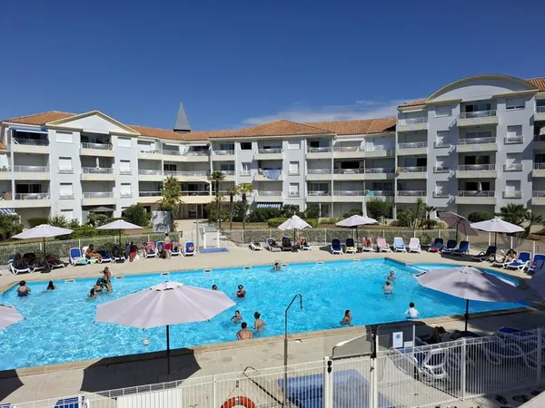 T2 bis avec terrasse, parking et piscine - Tanchet
