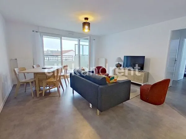 Bel appartement meublé de 3 pièces avec balcon, terrasse et parking