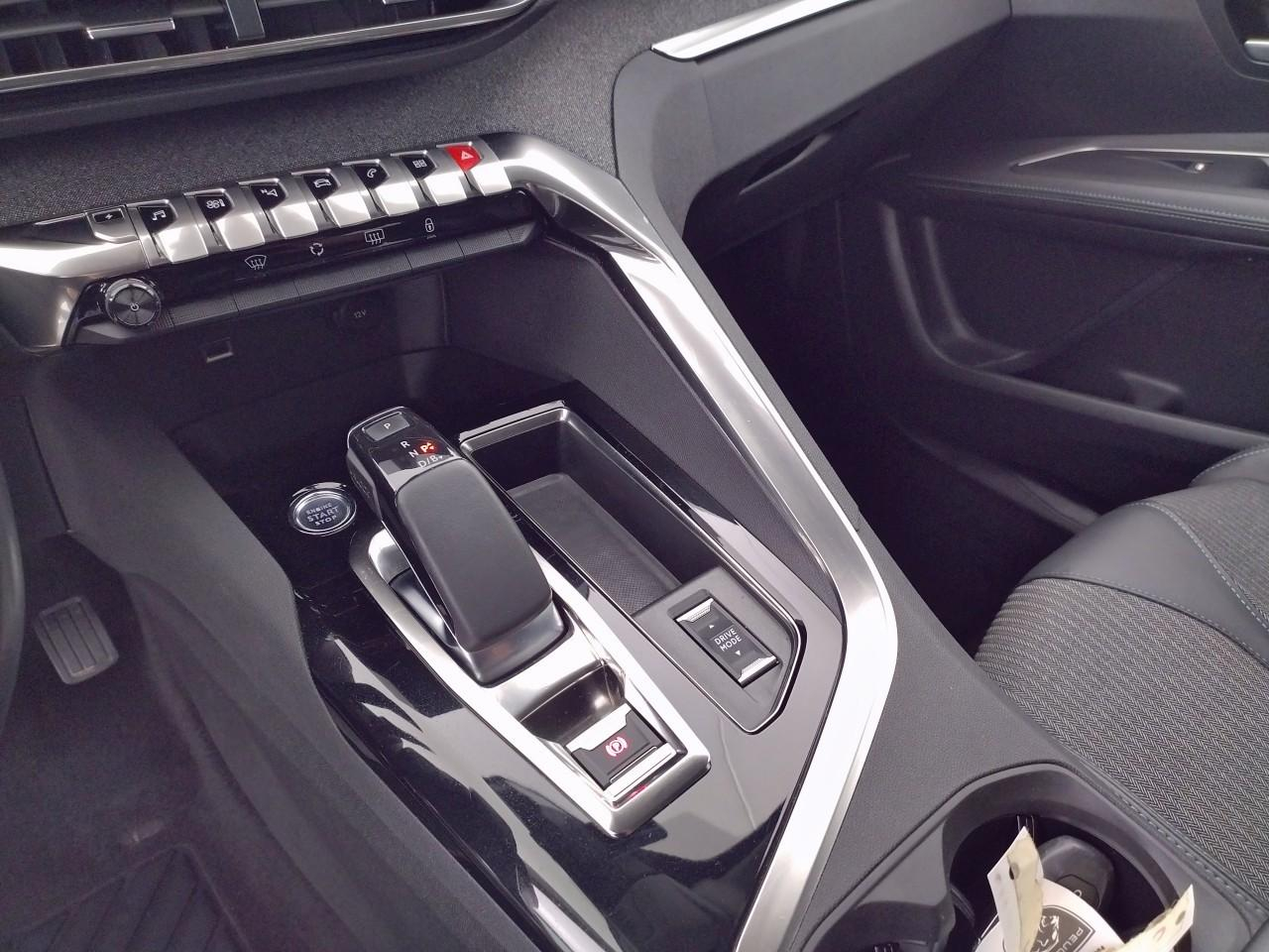 Peugeot 3008 hybrid 225 e-eat8 allure pack — photo 20