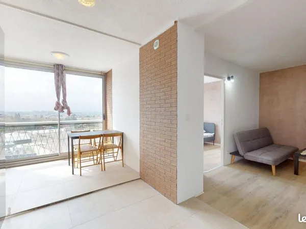 Chambre 5 pièces 74 m²