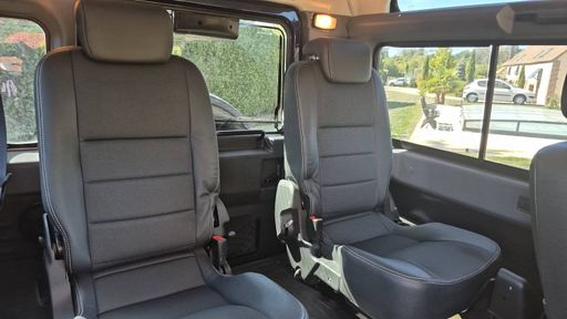 Land Rover Defender 90 2.2 TDCi 122 4WD - SE – 2012 – 134095 km – Diesel – Boîte Manuelle — photo 44