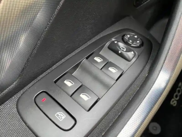 Peugeot 2008 1.2 puretech 130ch e6.c allure business s&amp;s eat6 6cv — photo 10
