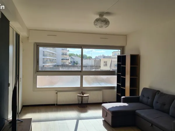 Vend appartement F2 moderne et lumineux avec loggia, quartier Polygone Comédie Gare, Plein Centre vi