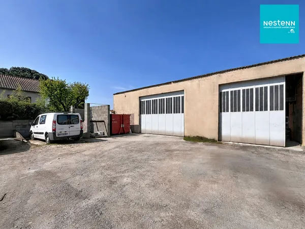 Dépôt + bureau - Idéal artisans - 210 m² - Cour 400 m² - Cuzieu !