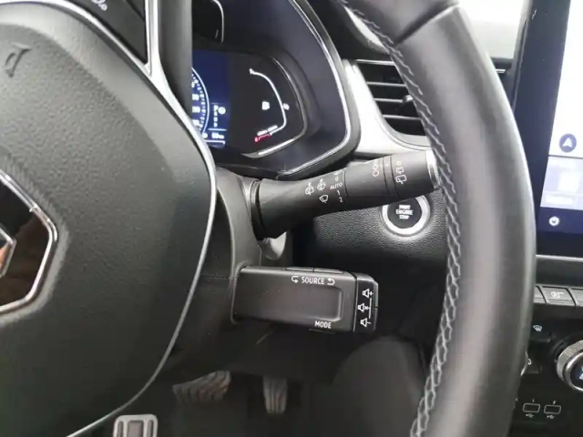 Renault Captur blue dci 115 edc — photo 30