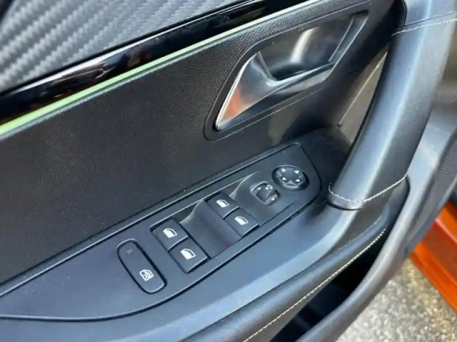 Peugeot 2008 1.2 puretech 130ch s&amp;s gt pack eat8 — photo 13