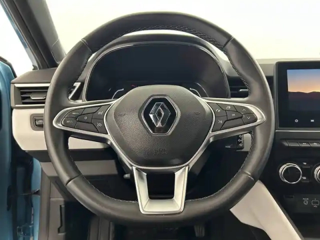 Renault Clio e-tech 140 - 21n — photo 54