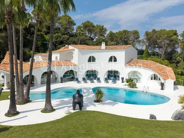 MOUGINS - Villa Jacques Couëlle au Parc de Mougins