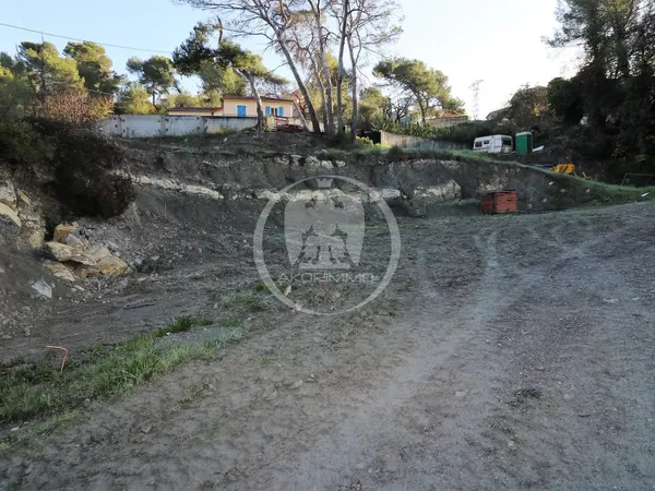 LA POINTE DE CONTES -  TERRAIN CONSTRUCTIBLE