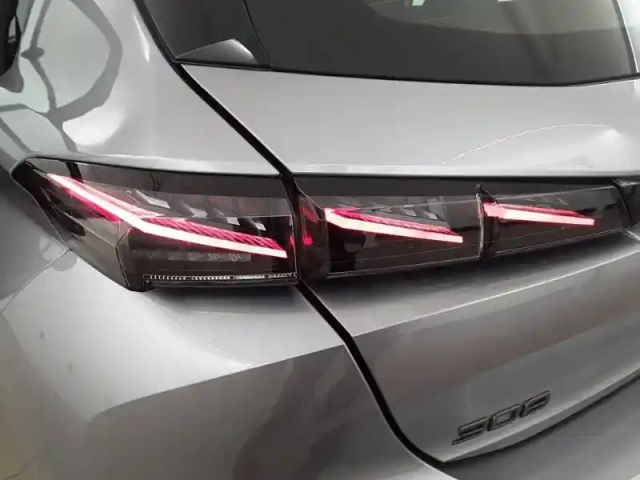 Peugeot 308 hybrid 145 e-dcs6 — photo 40