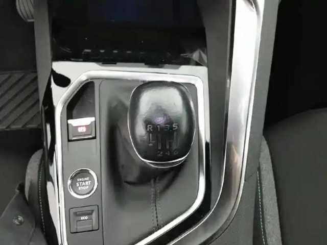 Peugeot 3008 puretech 130ch s&amp;s bvm6 — photo 14