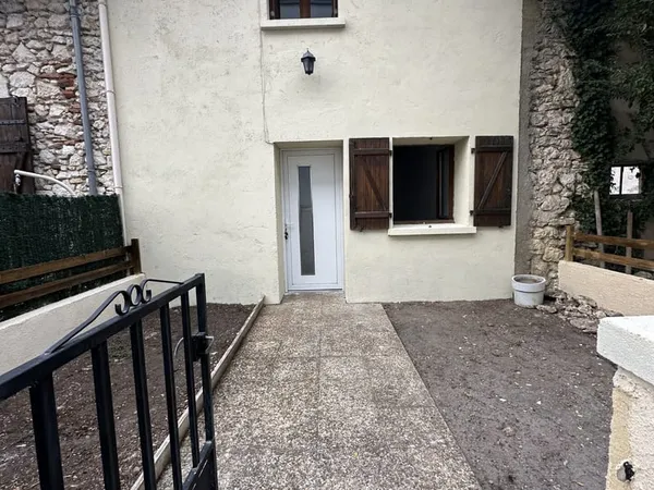 CASTELJALOUX CENTRE A LOUER maison avec terrasse