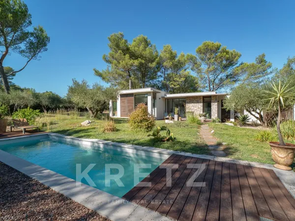 Villa d'architecte moderniste de plain-pied au coeur du quartier de la Cigale