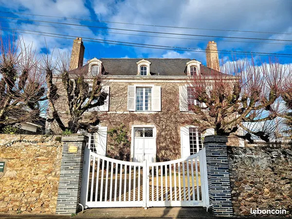 Maison 10 pièces 281 m²