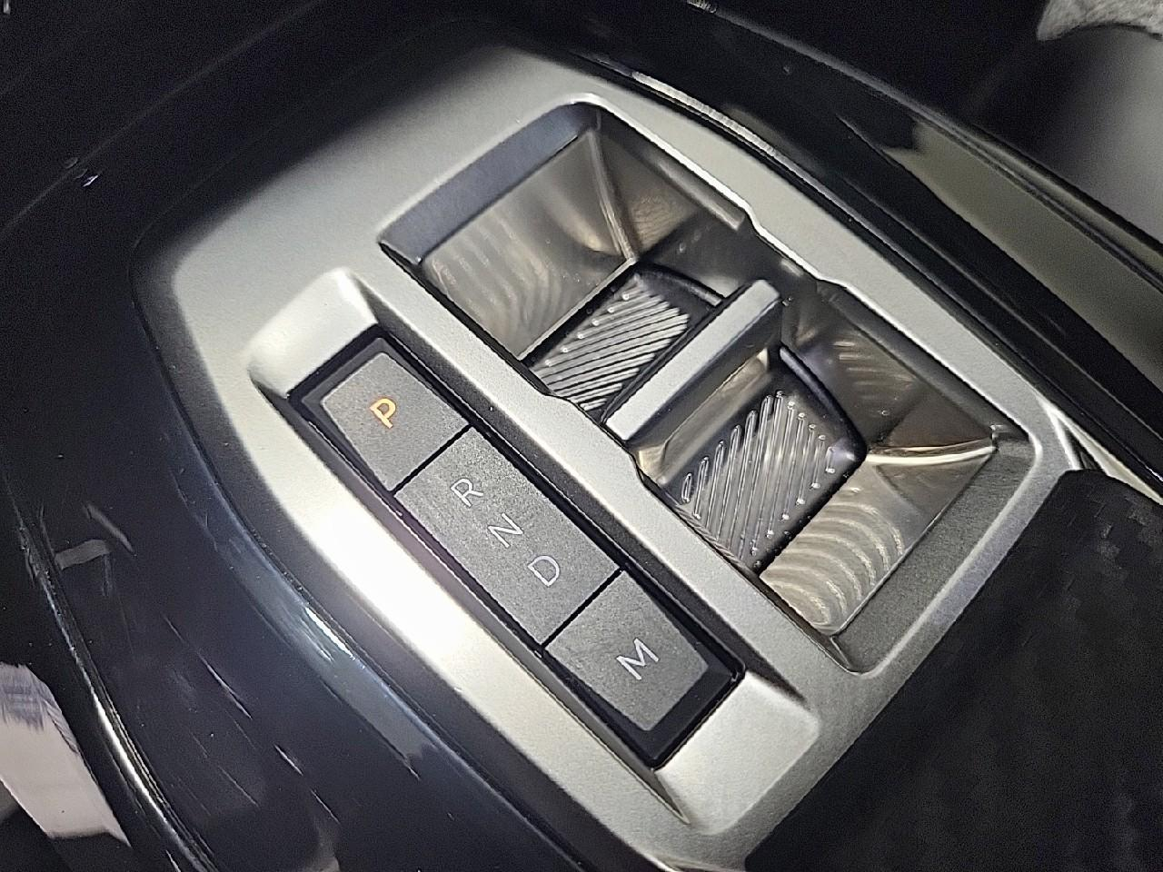 Peugeot 2008 hybrid 145 e-dcs6 allure — photo 17