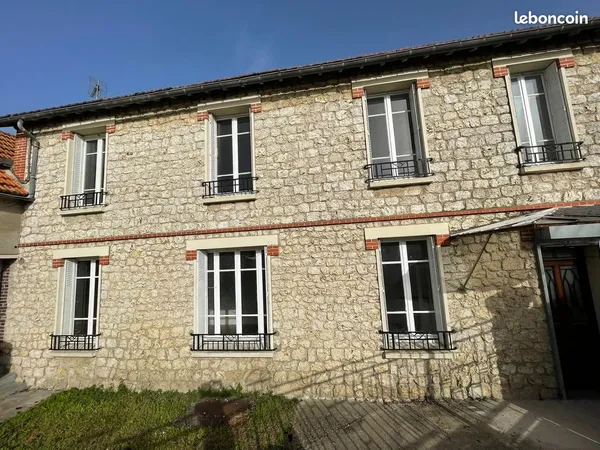 Maison en pierres de Berchères - 108 m² - à rénover- 3 chambres - Cour + Parking - Proche Chartres /