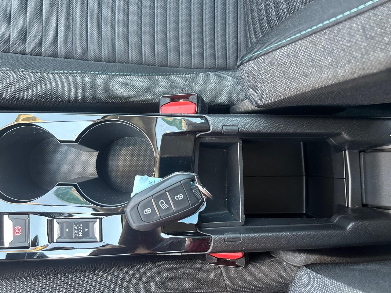 Peugeot 2008 e-2008 136ch style — photo 20