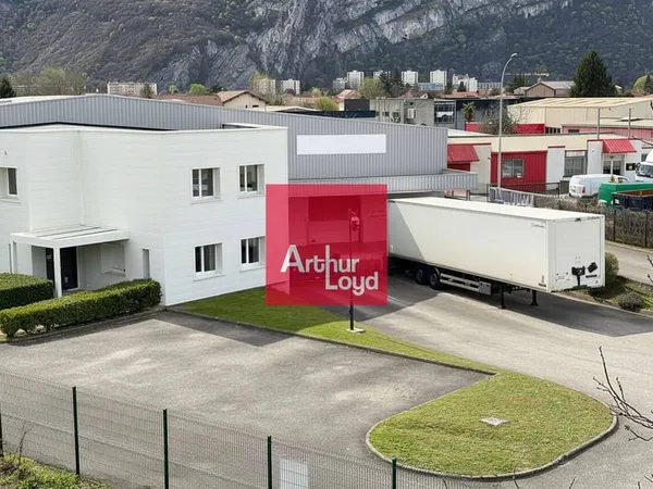 Entrepôt 1962 m²