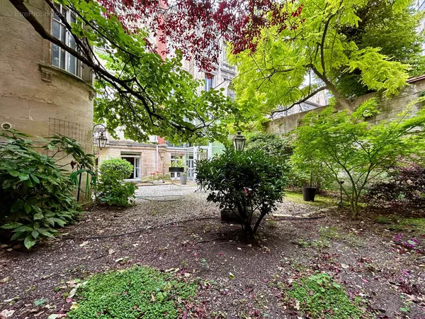 Appartement 7 pièces- jardin- Quartier jardin Public