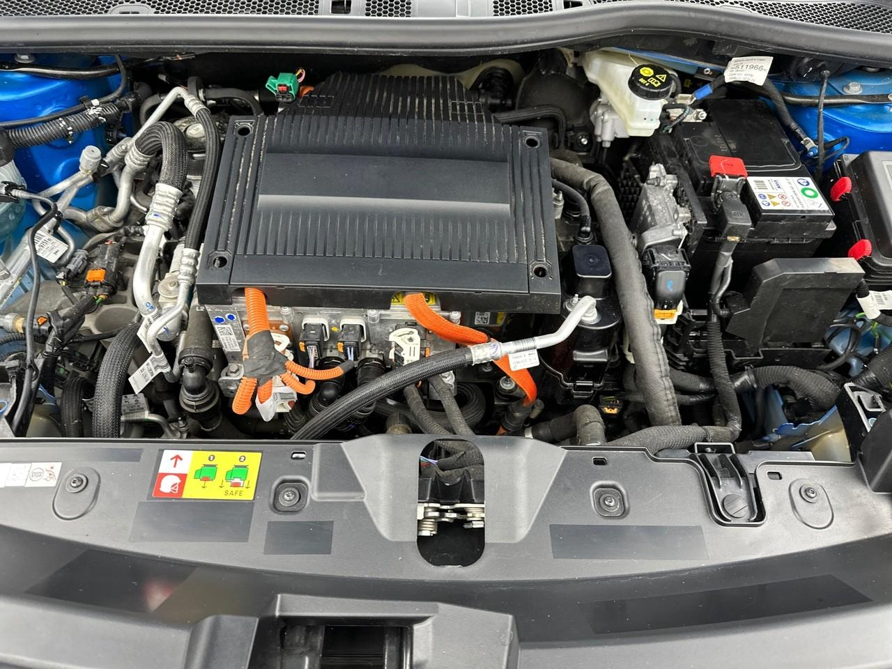 Peugeot 2008 electrique 136 ch style — photo 13