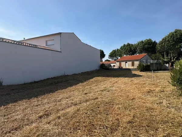 Terrain 701 m²