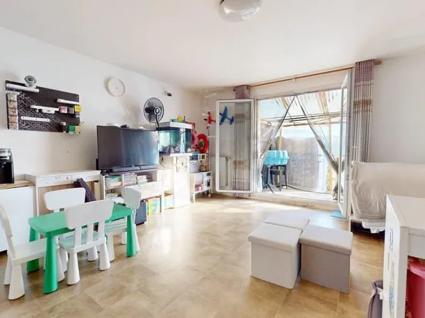 Appartement F3 avec balcon et Parking en sous-sol, proche tr