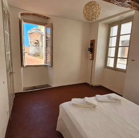 À louer - T2 meublé - 33 m² - Centre-ville d'Ajaccio - 680 CC, internet inclus Disponible au 1er oct