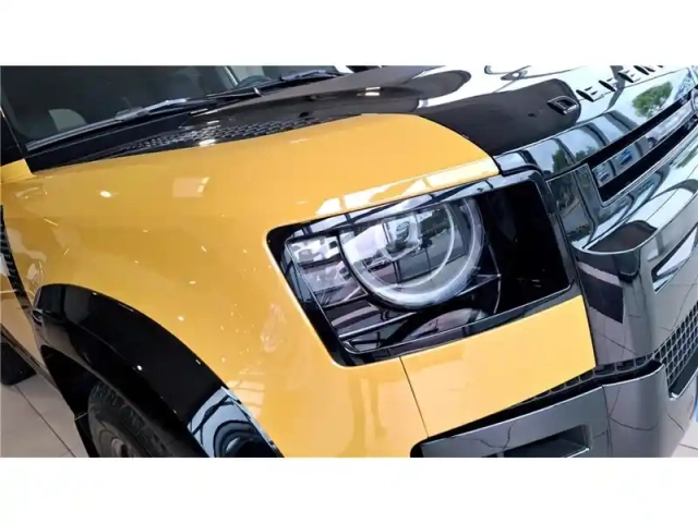 Land Rover Defender 110 p300e awd auto — photo 26