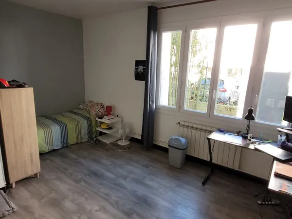 Grand Appartement F1 dans petite Résidence étudiante calme