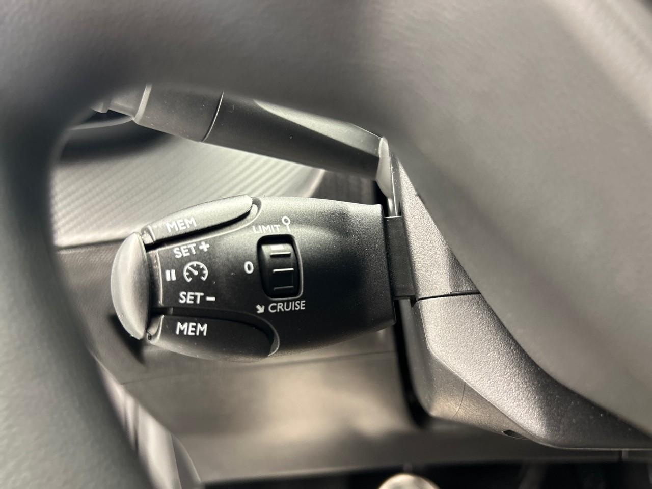 Peugeot 208 puretech 75 s&s bvm5 like — photo 20