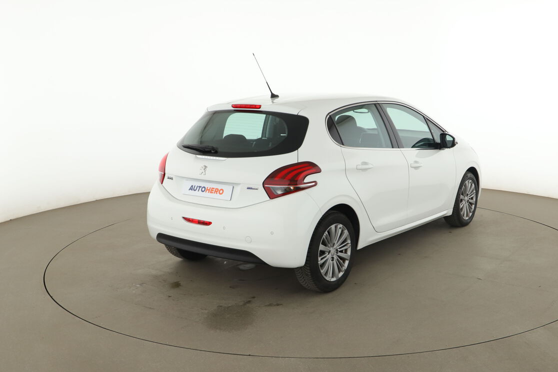 Peugeot 208 1.2 PureTech Allure — photo 5