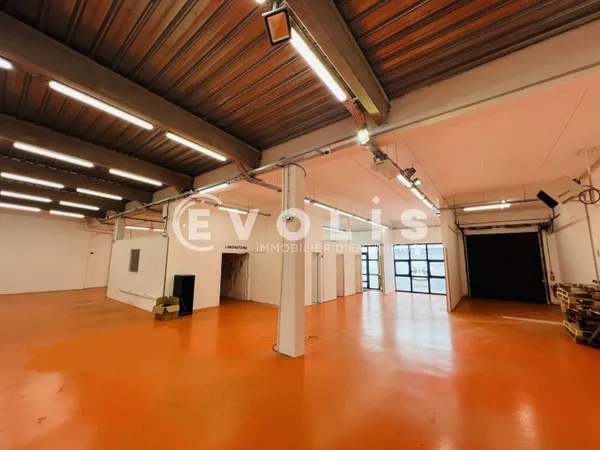 Local d'activité 1111 m²