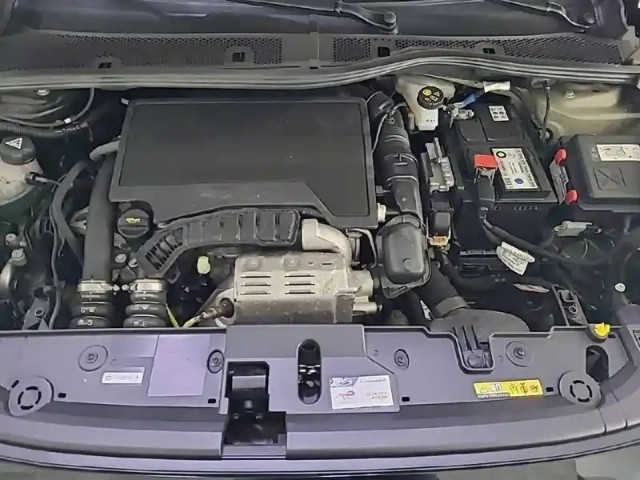 Peugeot 208 puretech 100 s&amp;s bvm6 — photo 15