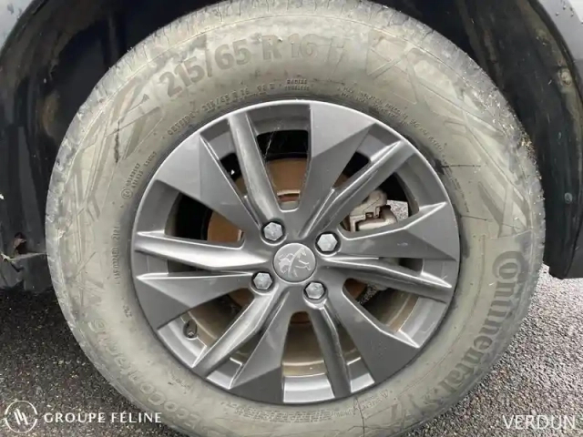 Peugeot 2008 e- 136ch style — photo 11