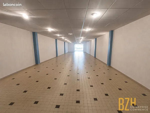 Local commercial 450 m² QUIMPERLE