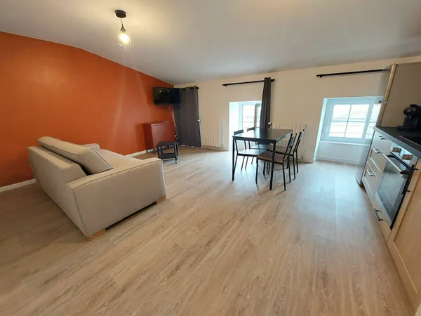 Toutes charges comprises : Appartement Saint Jean D Angely 1 pièce(s) 27 m2