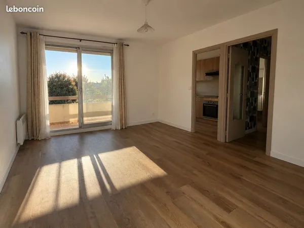 Studio meublé sanary sur mer + place de parking