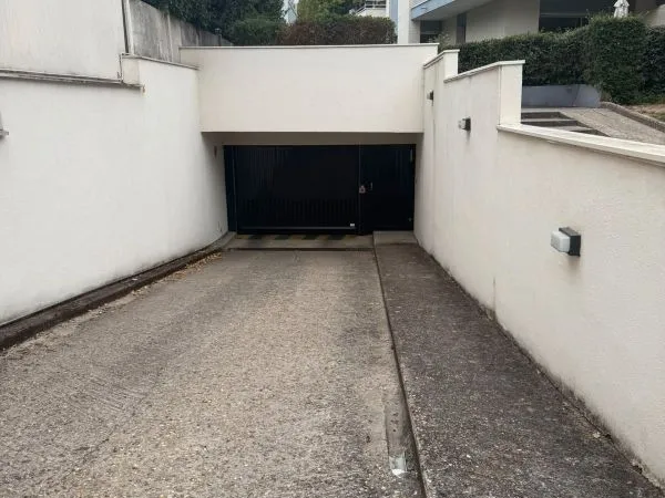 Parking à louer 80 Issy les moulineaux Rue du chemin vert