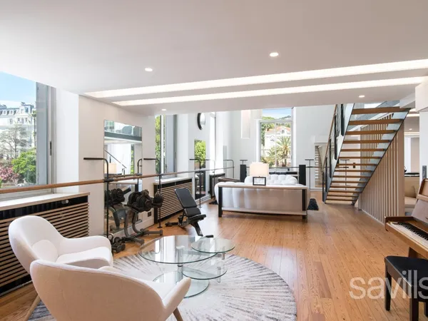 Un loft d'exception mêlant héritage artistique et luxe contemporain, au sein d'une prestigieuse rési