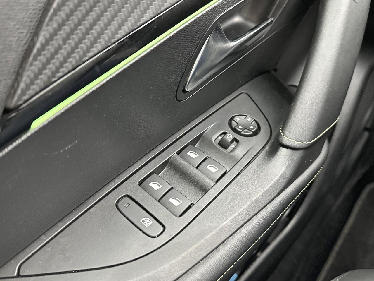 Peugeot 2008 puretech 130 s&s eat8 gt — photo 15