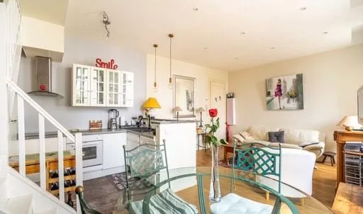 appartement T2 dans magnifique immeuble en pierre