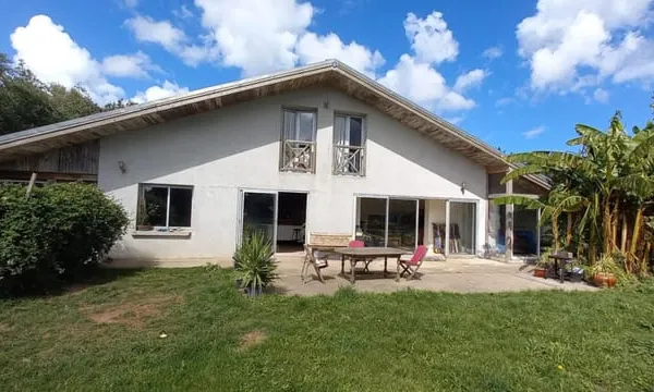Propriete à vendre 7 pièces LANMEUR (29)