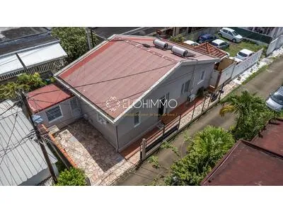 VIDÉO - Ensemble immobilier de plain-pied (T3 + deux studios)