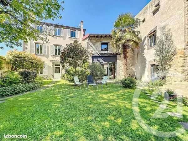 Maison 12 pièces 361 m²