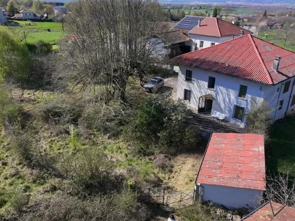 Maison 10 pièces 186 m²