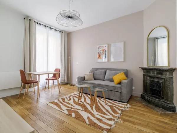 2 PIECES MEUBLE - RUE DE CHARENTON