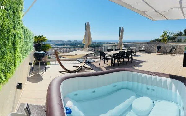 Exceptionnel toit-terrasse avec vue mer