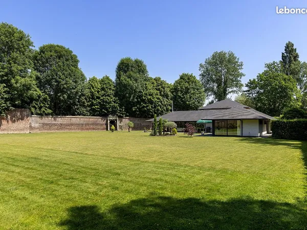 Maison 7 pièces 370 m²