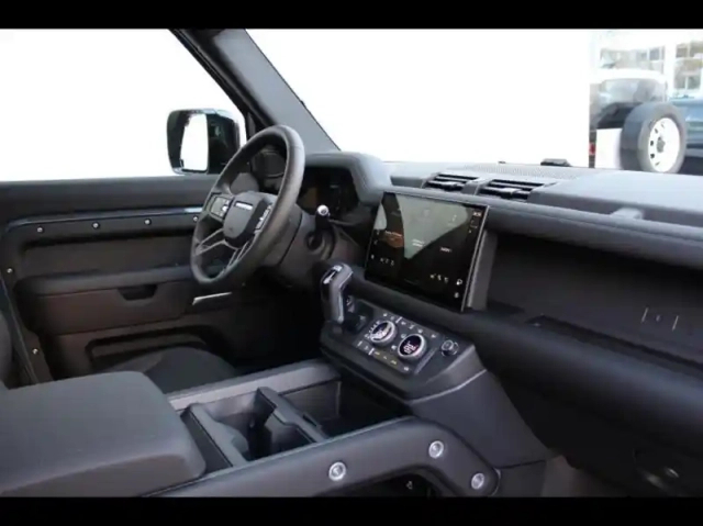 Land Rover Defender 110 2.0 p300e phev x-dynamic se — photo 6