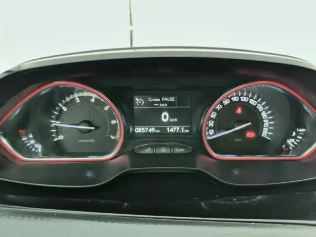 Peugeot 2008 1.2 puretech 110ch s&amp;s bvm5 — photo 6